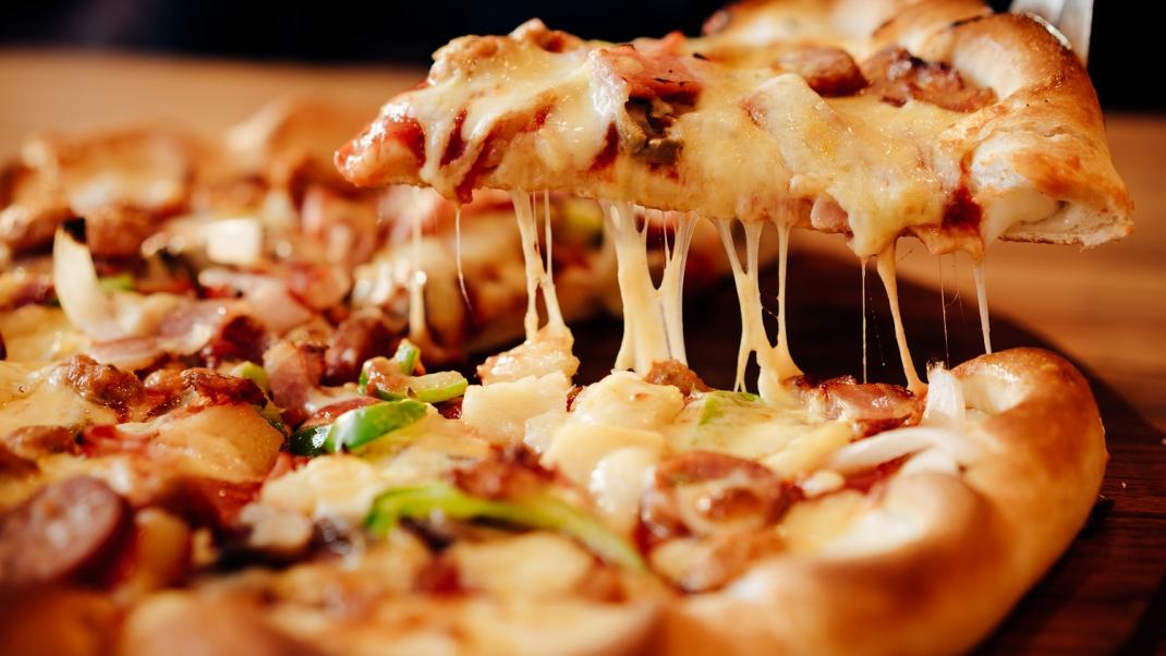 Εύκολη πίτσα στο 10λεπτο χωρίς ζύμη
