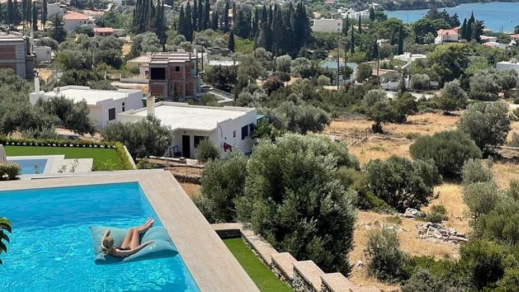 Η Κάρι Τζόνσον «μαγεμένη« από τις διακοπές της στην Ελλάδα