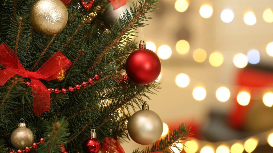 Αυτή είναι η μεγαλύτερη τάση της φετινής χριστουγεννιάτικης διακόσμησης: Οι φιόγκοι