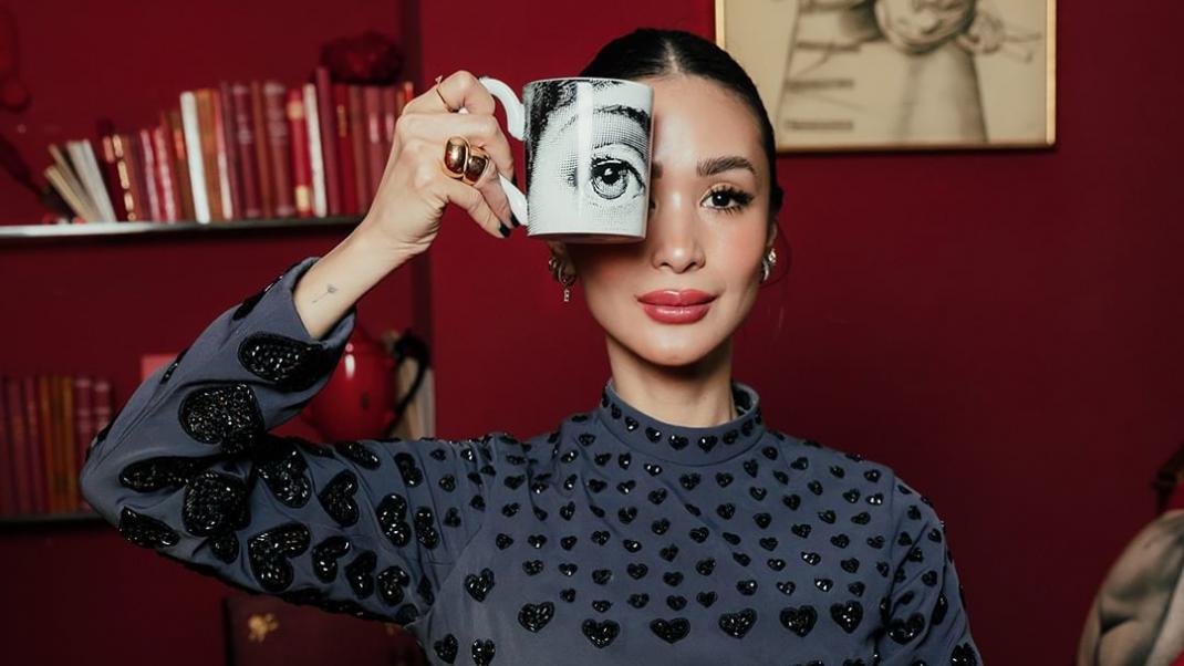 Fornasetti X Heart Evangelista: Η νέα limited edition συνεργασία του ιταλικού οίκου διακόσμησης με την influencer από τις Φιλιππίνες