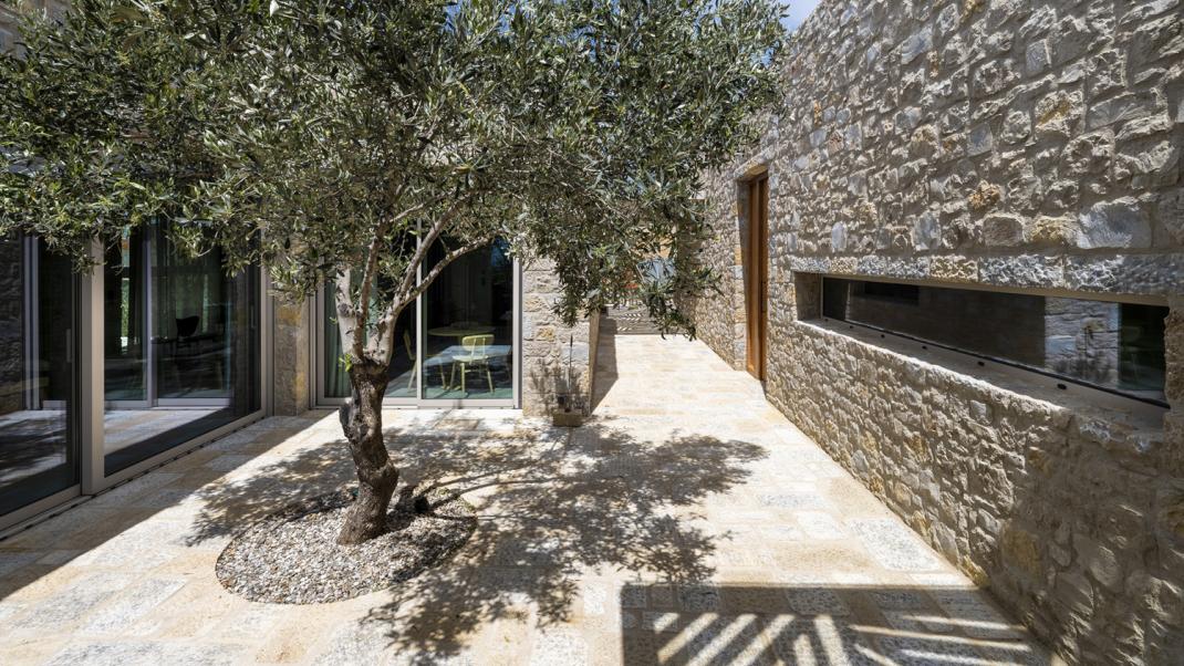 Το διεθνές βραβείο Big SEE Architecture Award 2024 - Winner απονεμήθηκε στις Villas in Olive Grove, Navarino Residences, Costa Navarino