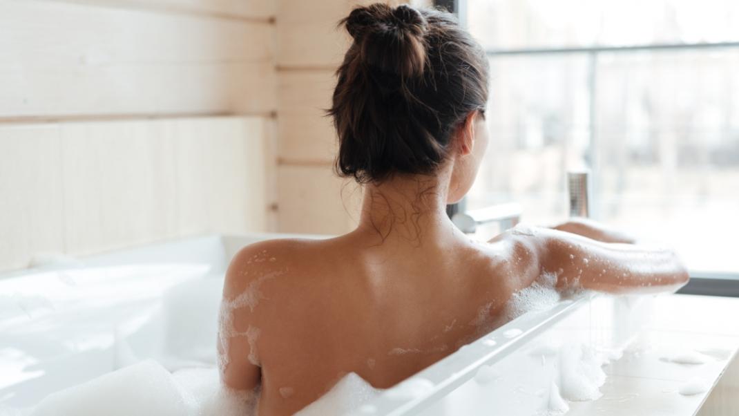 Γυναίκα στο μπάνιο/Shutterstock
