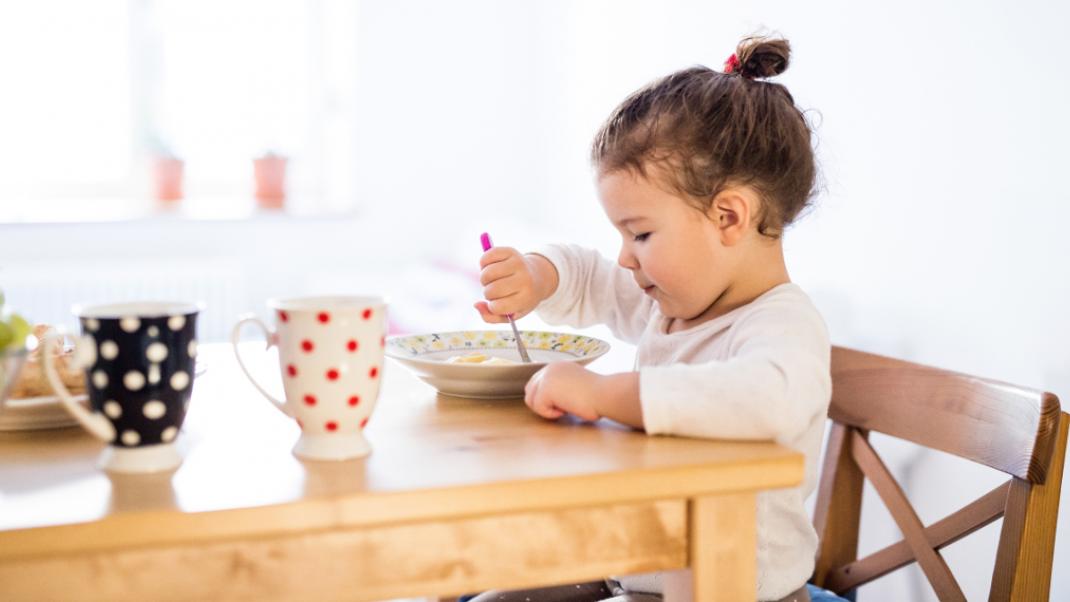 Πρωινό παιδιού, Φωτογραφία: Shutterstock/By Halfpoint