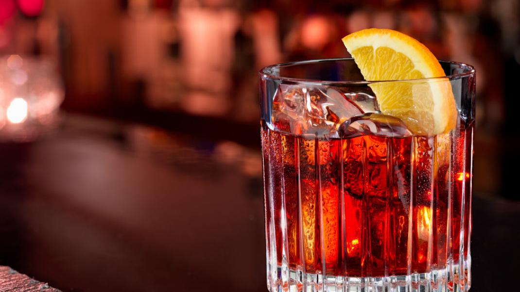 Απολαμβάνουμε το αγαπημένο μας Negroni με Campari για καλό σκοπό | 0 bovary.gr