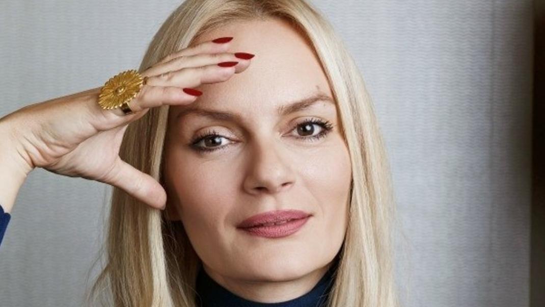 Έλενα Χριστοπούλου: Η «μέντορας» του GΝΤΜ ποζάρει αλά Μέριλιν με φανταστικό Zara κοστούμι | 0 bovary.gr