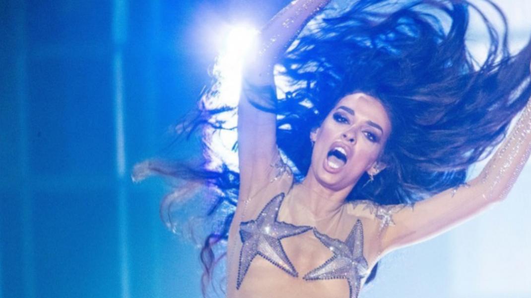 Eκρηκτική! Η εμφάνιση της Ελένης Φουρέιρα στον τελικό της Eurovision -Με απαστράπτουσα δημιουργία Vrettos Vrettakos  | 0 bovary.gr