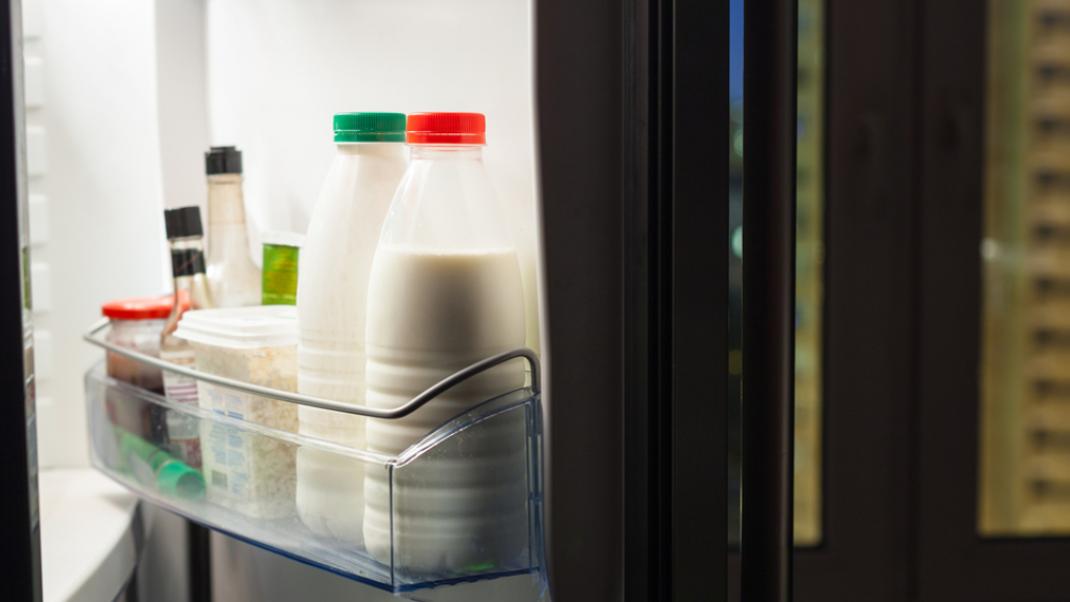 Γιατί δεν πρέπει να βάλεις ξανά το γάλα στην πόρτα του ψυγείου  | 0 bovary.gr