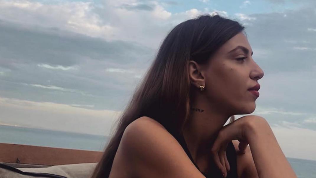 Garyfallia Kalifwnh H Skarlet Gioxanson Apo To Agrinio Entypwsiase Toys Krites Toy Gntm Bovary