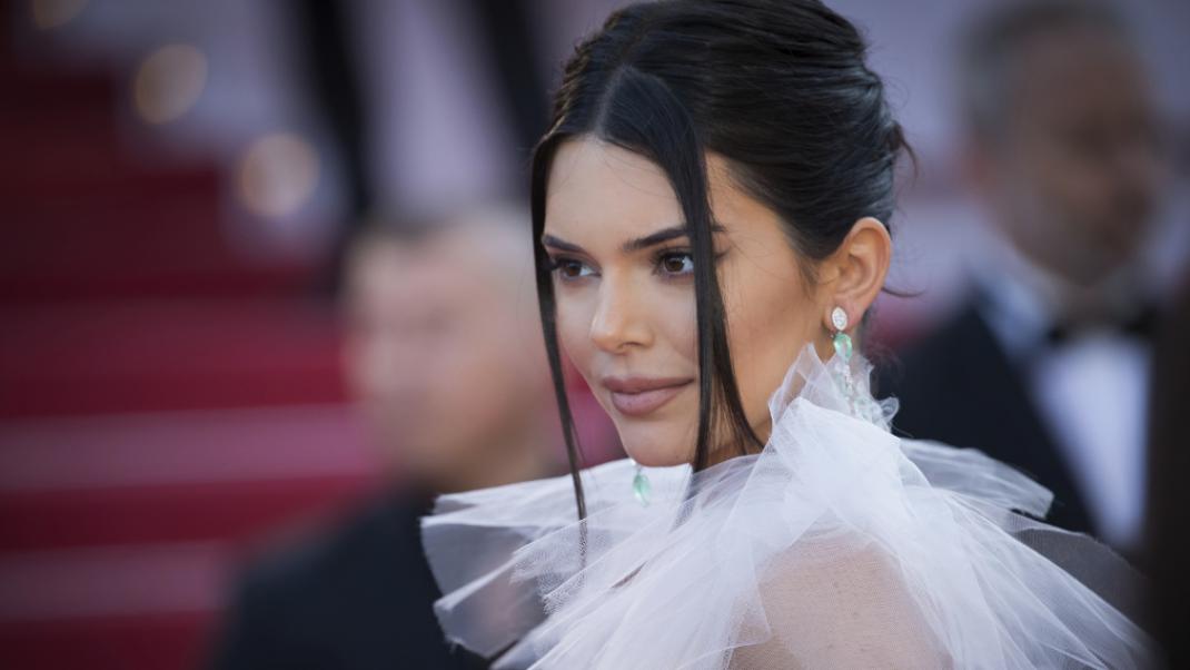 Η Κένταλ Τζένερ ανέβασε την πιο γυμνή της φωτογραφία ever ...