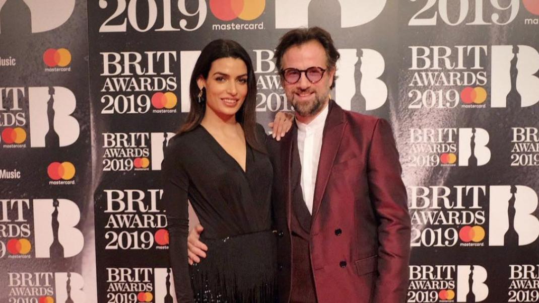 Η Τόνια Σωτηροπούλου και ο Κωστής Μαραβέγιας στα Brit Awards/ Φωτογραφία: toniasotiropoulou/Instagram
