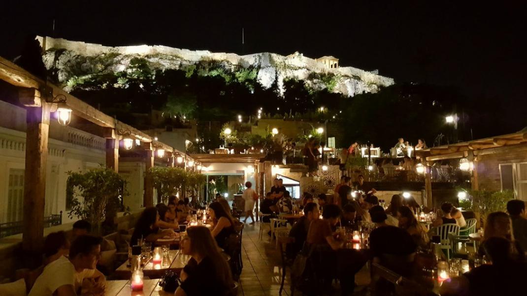 Στην ταράτσα του «Μοστρού» έχεις όλη την Αθήνα στο πιάτο σου | 0 bovary.gr