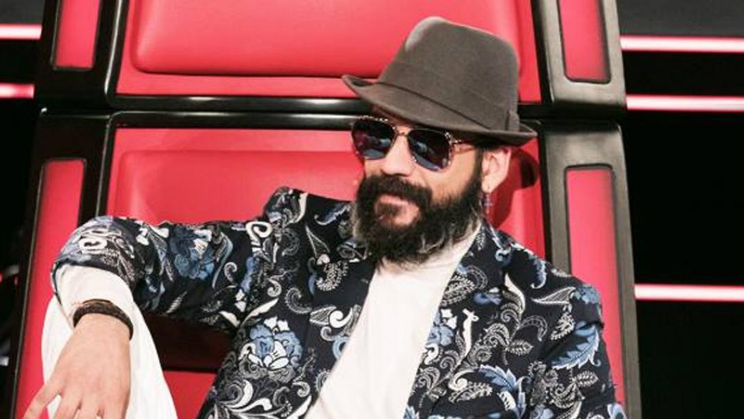 Απίθανη στιγμή στο «The Voice»: O διαγωνιζόμενος που έχει ολόιδια φωνή με τον Πάνο Μουζουράκη | 0 bovary.gr