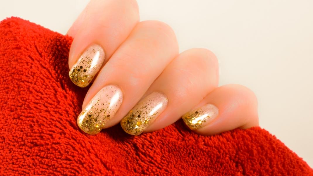 Festive manicure style/Shutterstock