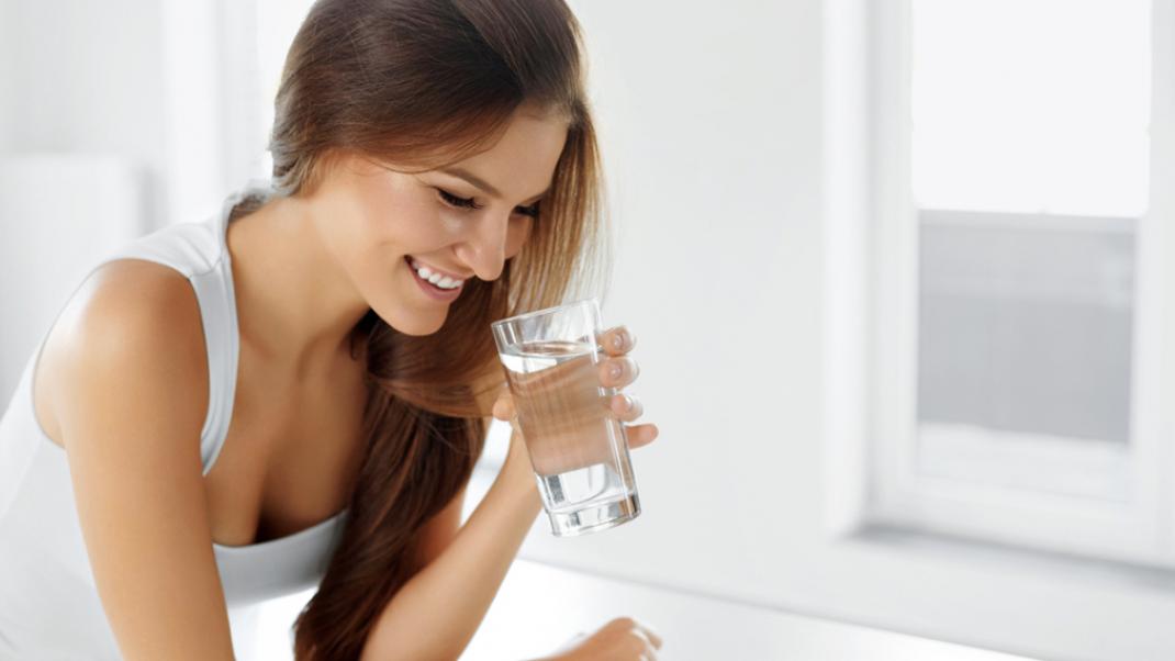5 πράγματα που θα σου συμβούν αν πίνεις ένα ποτήρι νερό αμέσως μόλις ξυπνάς | 0 bovary.gr