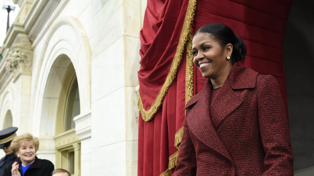 H Mισέλ Ομπάμα επέλεξε ένα τρίχρωμο sundress στην πρώτη εμφάνιση μετά από καιρό [εικόνες] | 0 bovary.gr