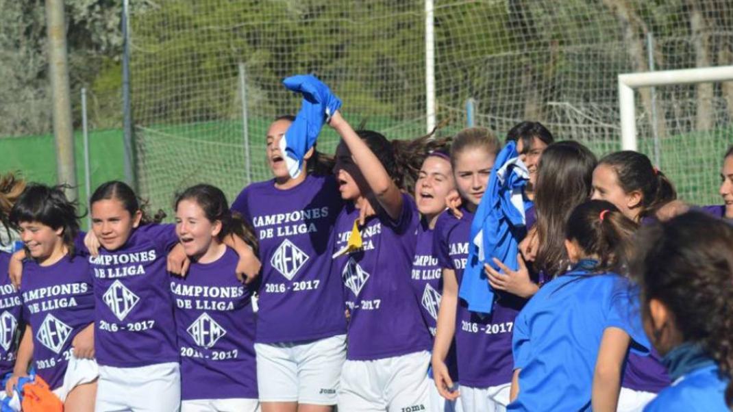 Απίστευτο -Ποδοσφαιρική ομάδα κοριτσιών πήρε το πρωτάθλημα σε ανδρικό όμιλο | 0 bovary.gr