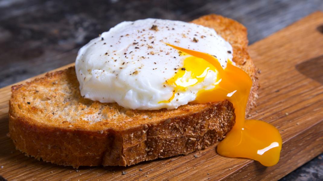 Aυγό ποσέ. Φωτογραφία: Shutterstock/Tatiana Didenko