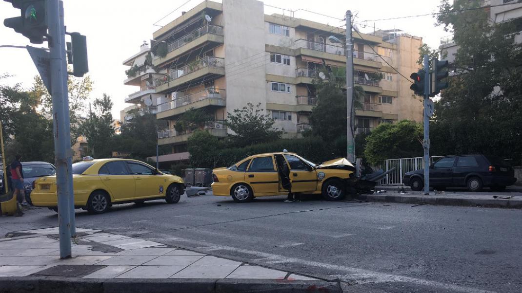 Οδηγός ταξί που προκάλεσε τροχαίο τραμπουκίζει Άτομο με Αναπηρία που είδε τη σκηνή | 0 bovary.gr