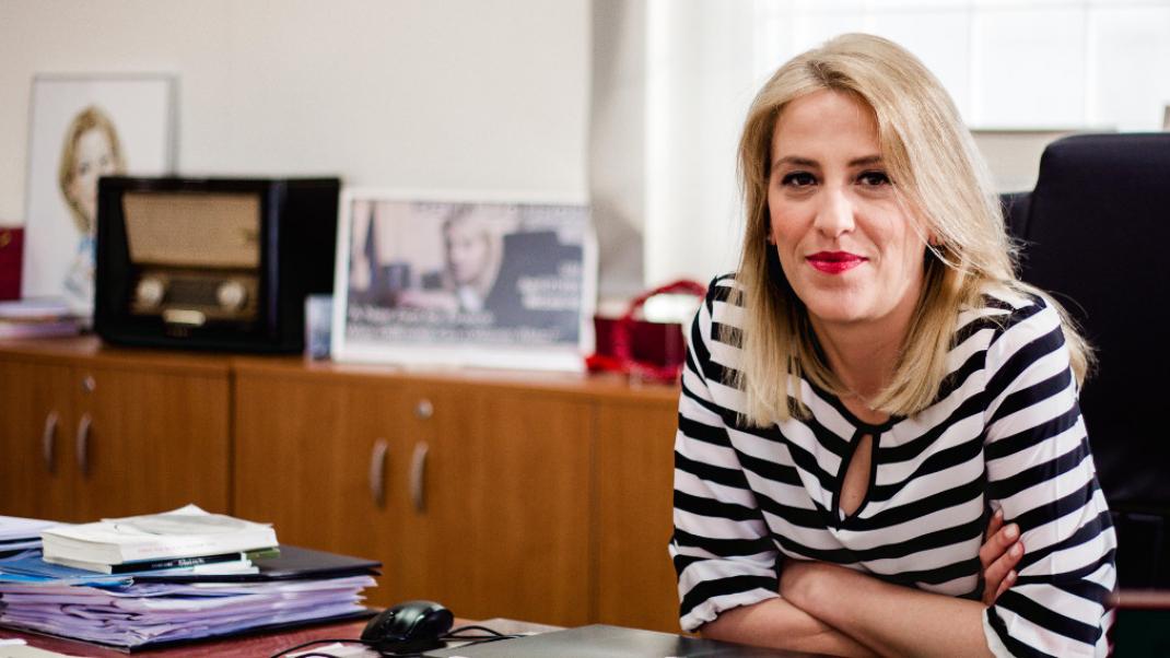 Ρένα Δούρου: «Αν είχα παιδί, θα μπορούσα να είχα κάνει τα ίδια πράγματα;» | BOVARY