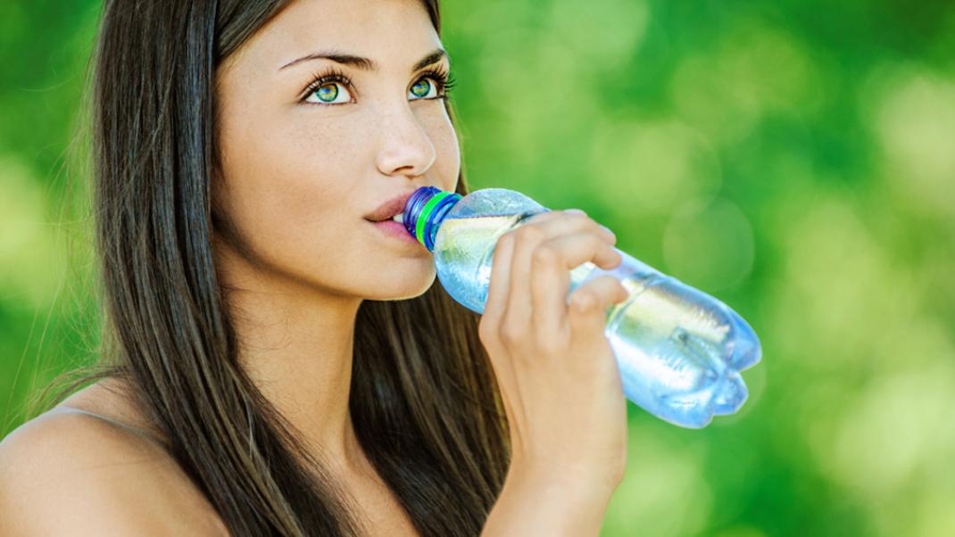 Τι θα συμβεί αν πίνετε μόνο νερό για ένα μήνα | 0 bovary.gr