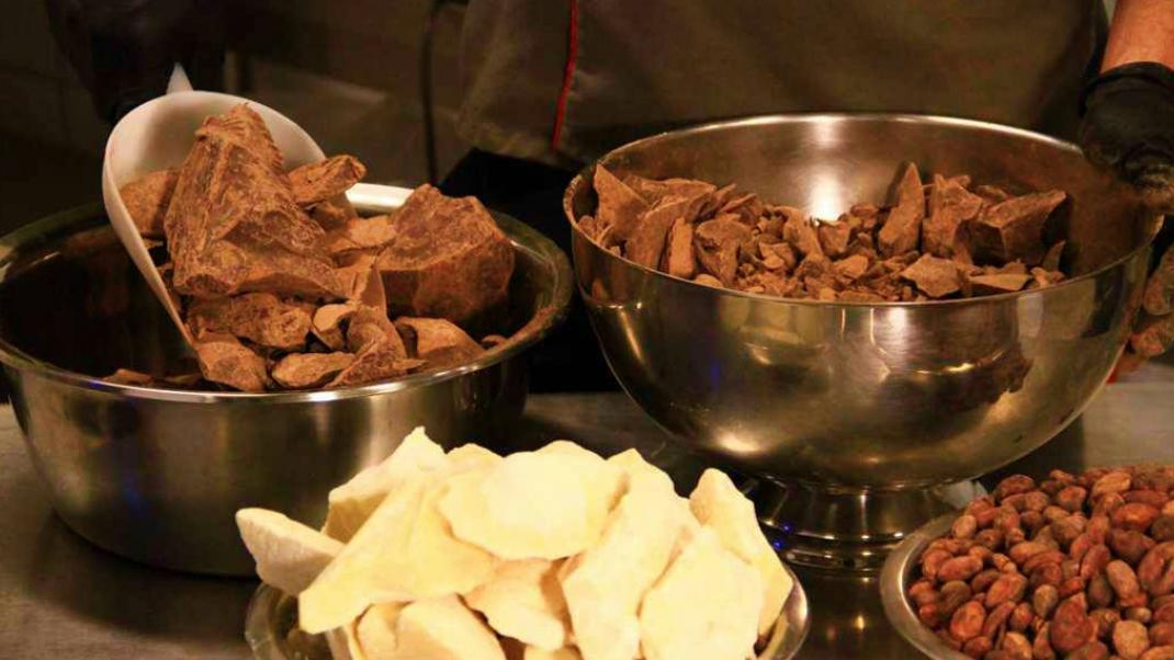  Ο Τάσος και ο Άρης φτιάχνουν στο Παγκράτι σοκολάτες όπως οι αρχαίοι μάγοι  | 0 bovary.gr