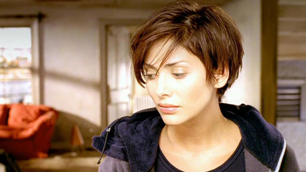 Natalie Imbruglia -H Ï„ÏÎ±Î³Î¿Ï…Î´Î¯ÏƒÏ„ÏÎ¹Î± Ï„Î¿Ï… Î¼ÎµÎ³Î¬Î»Î¿Ï… hit Ï„Ï‰Î½ 90s Â«TornÂ» Î¼ÎµÎ³Î±Î»ÏŽÎ½ÎµÎ¹ Ï‰ÏÎ±Î¯Î± | BOVARY