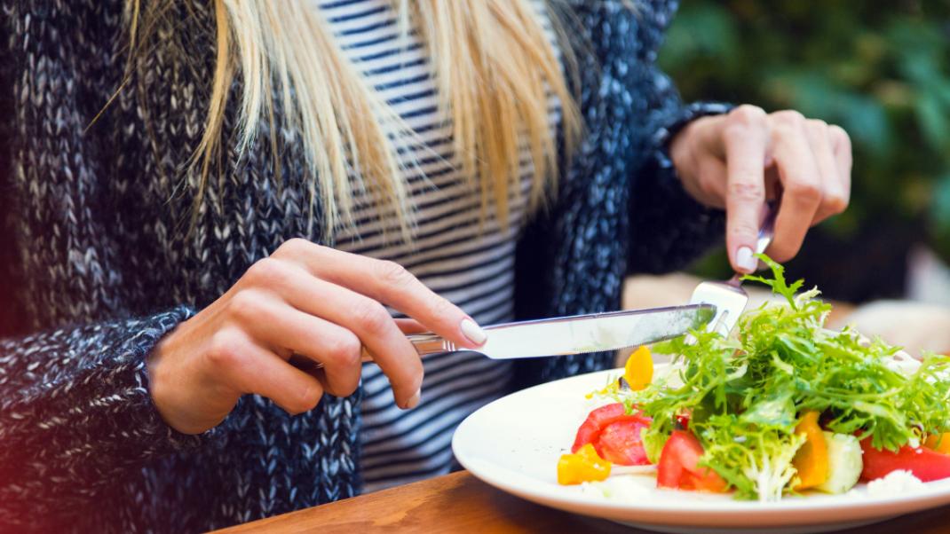 Πώς το βιολογικό ρολόι επηρεάζει το βάρος /Shutterstock