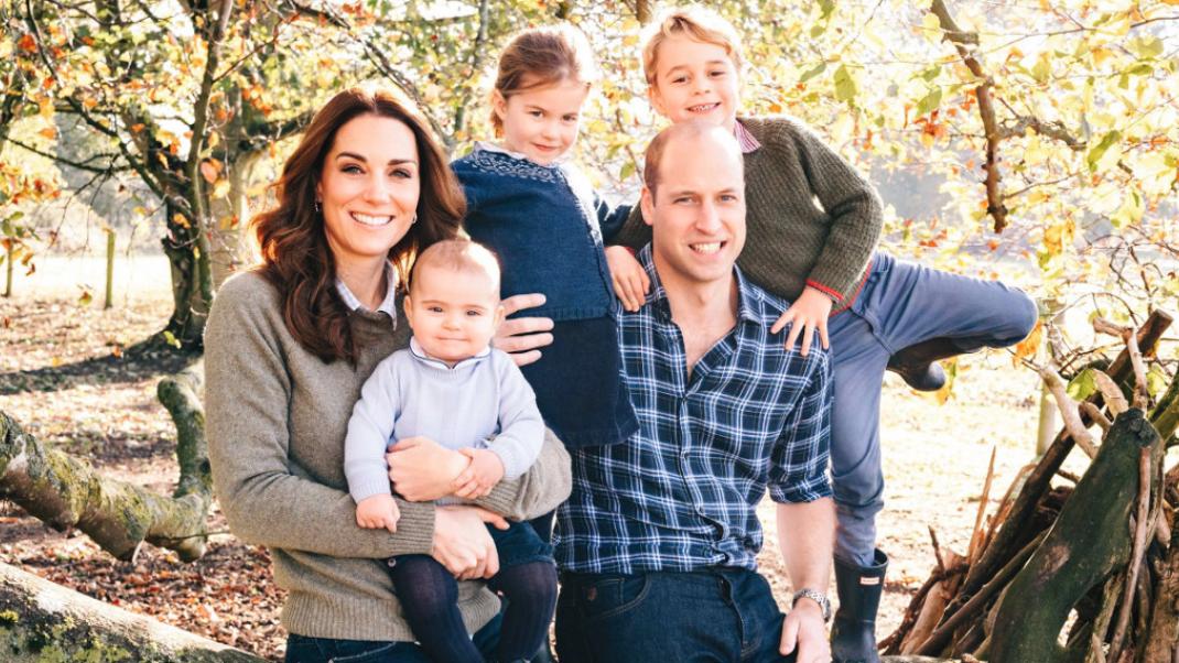 Η οικογενειακή φωτογραφία που συνόδευσε την royal ευχετήρια κάρτα