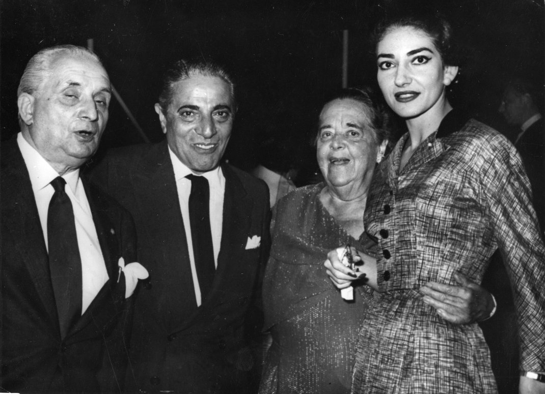 O Τζιοβάνι Μενεγκίνι, ο Αριστοτέλης Ωνάσης, η Εύα Μάξγουελ και η Μαρία Κάλλας. Φωτογραφία AP