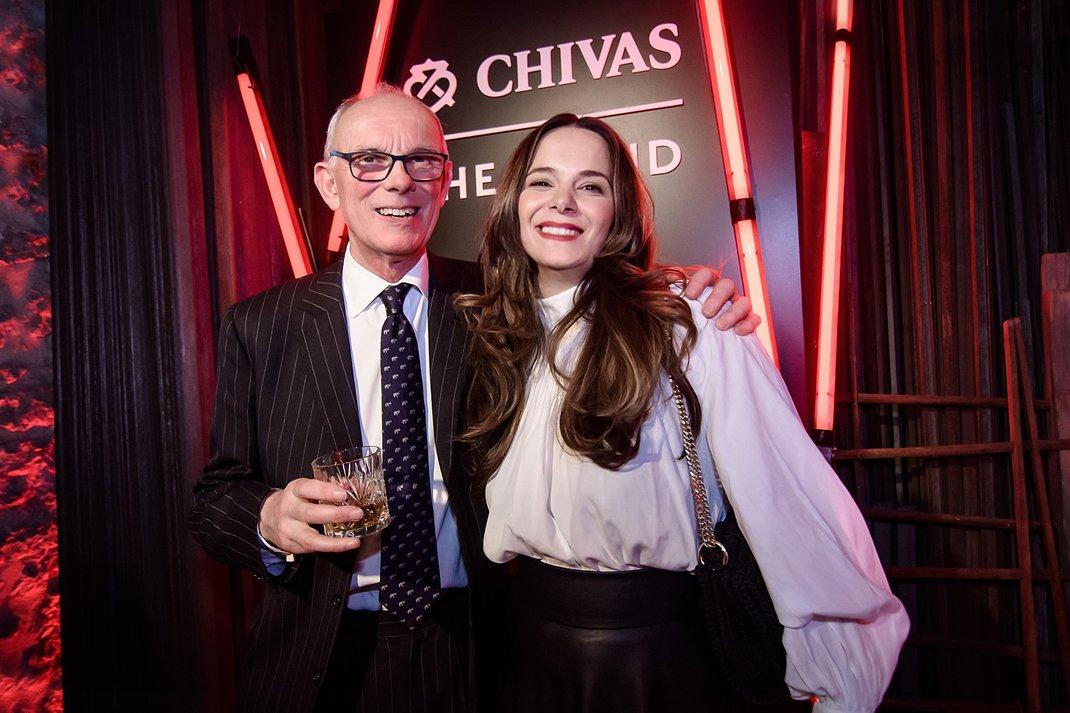 11. H δημοσιογράφος Ελιάνα Χρυσικοπούλου, μαζί με τον Colin Scott, Custodian Master Blender του Chivas Regal