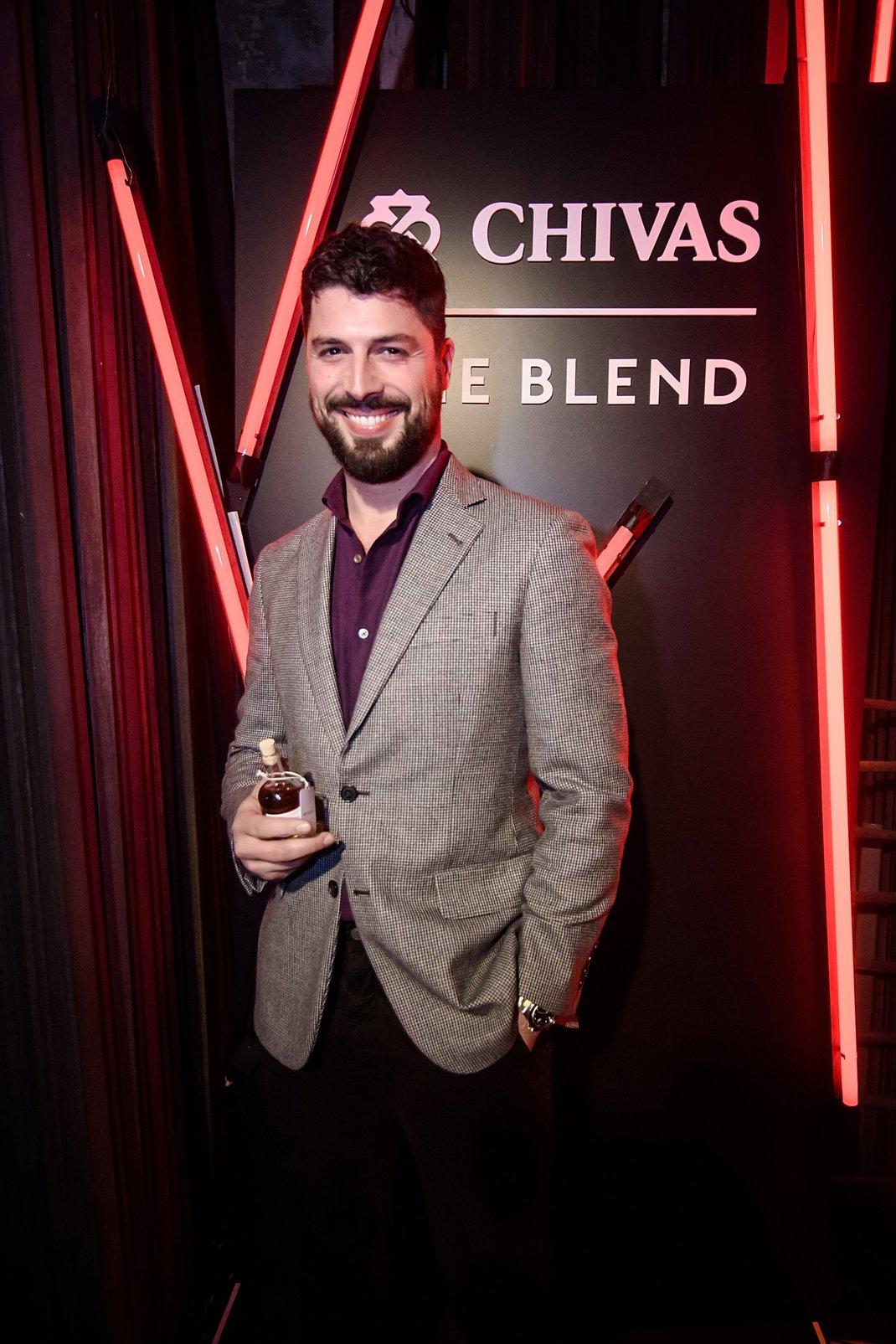 13. Ο αρχιτέκτονας Γιώργης Λαμπαθάκης με το δικό του Chivas blend