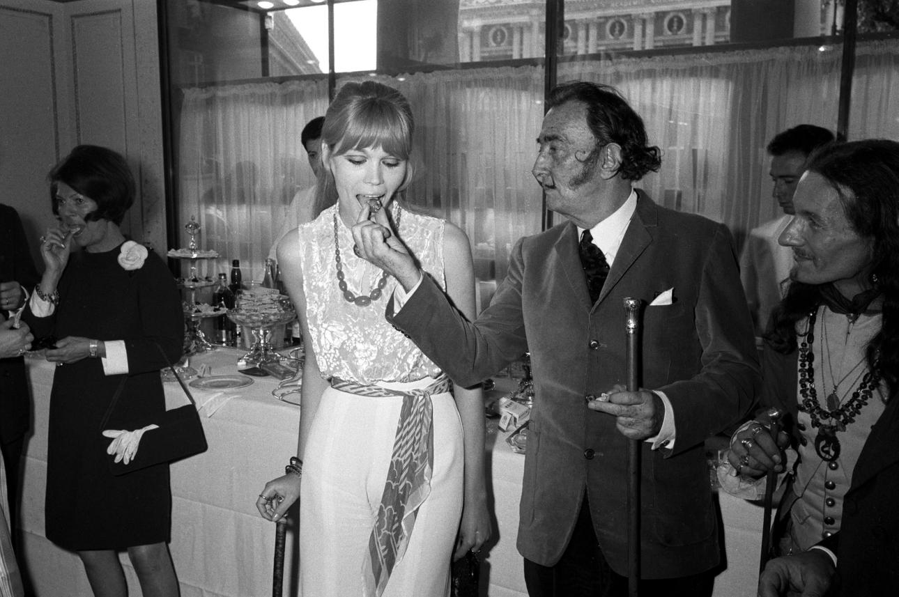 Η Αμάντα Λιρ με τον Σαλβαντόρ Νταλί το 1968 /Getty Images