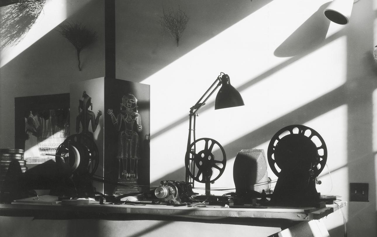 Μπομπίνες φιλμς στο στούντιο- Eames House [αρχές δεκαετίας 1950] Από το φωτογραφικό πορτφόλιο "The Gifted Eye of Charles Eames"