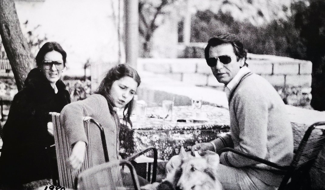 Με τις δύο Μελίτες του στην Κέρκυρα. 1980