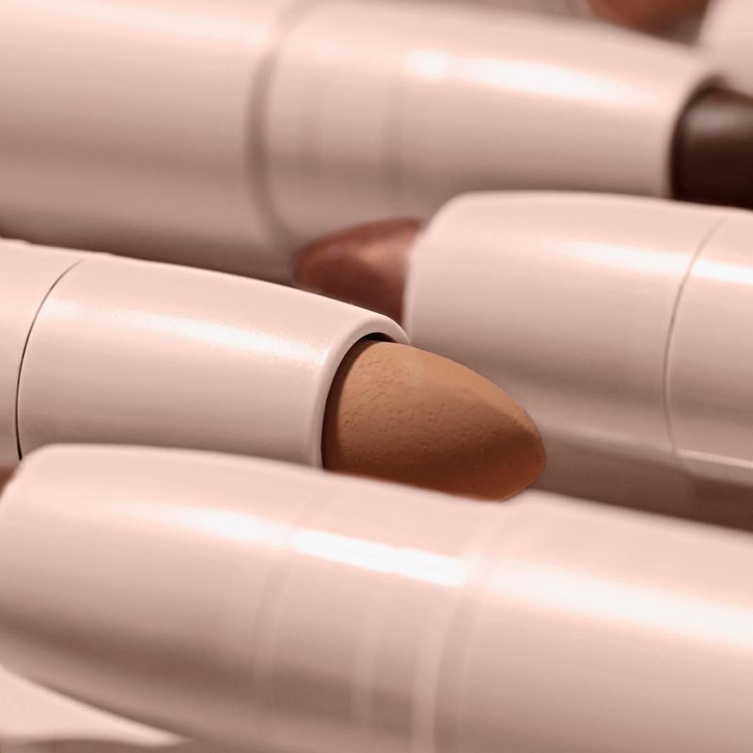 Dual-ended Crème Contour Sticks