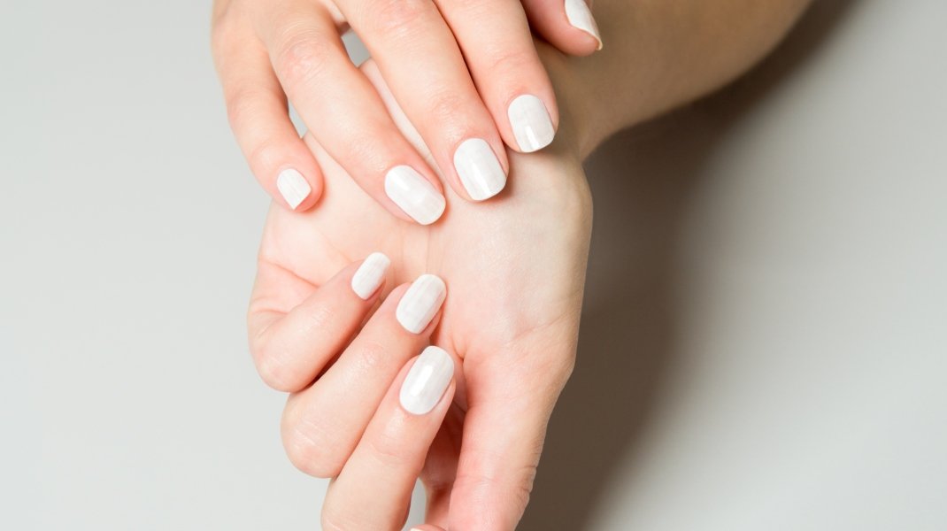 Περλέ λευκά νύχια/Shutterstock