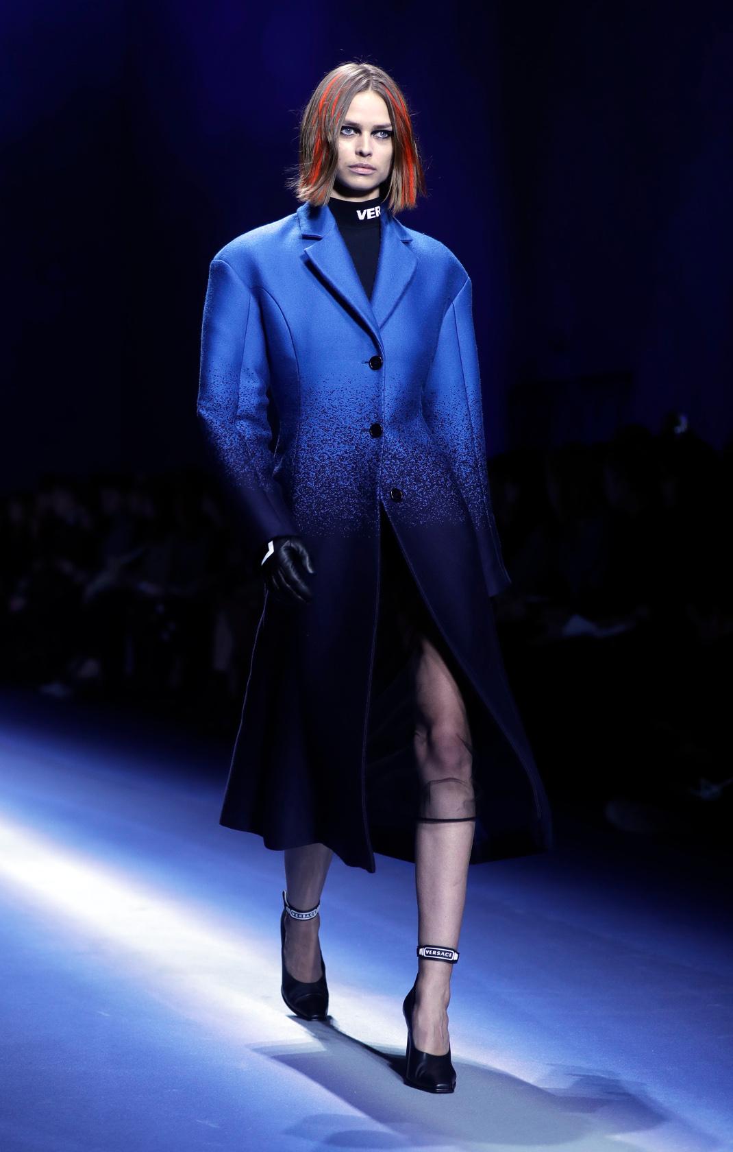 apimages /Versace women's Fall-Winter 2017-18
