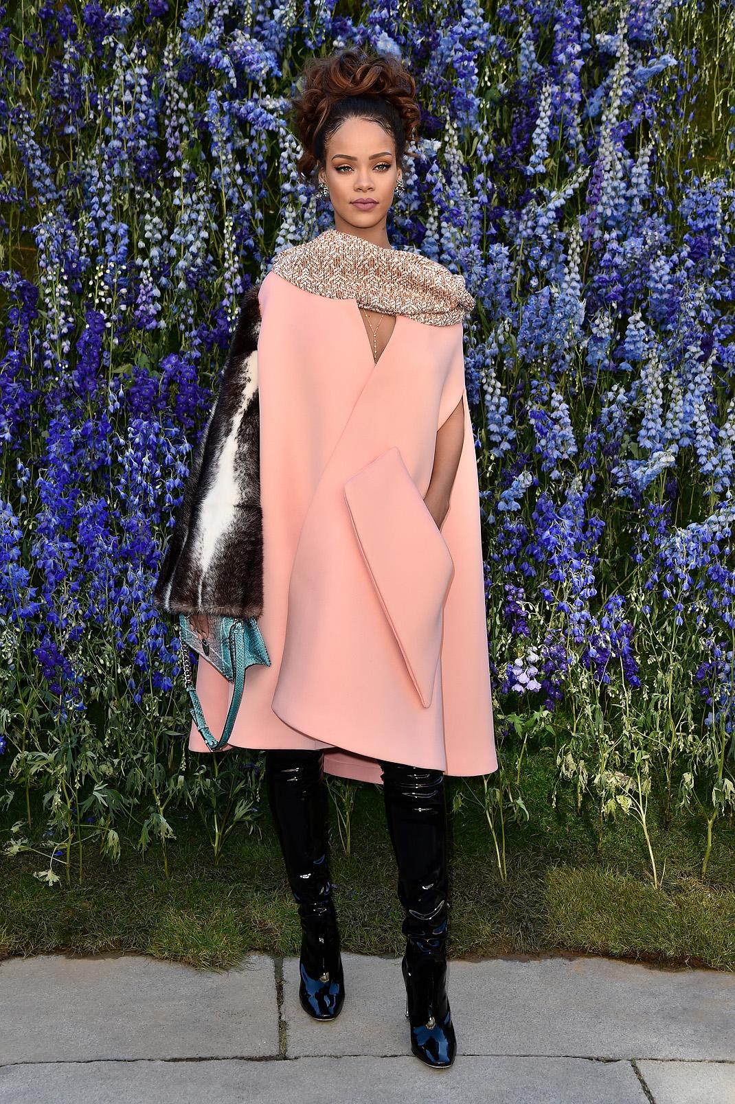 Rihanna chose a design from the Autumn-Winter 2015 haute couture collection to attend the Spring-Summer 2016 ready-to-wear collection’s runway show in Paris, October 2, 2015. © Getty Images for Dior