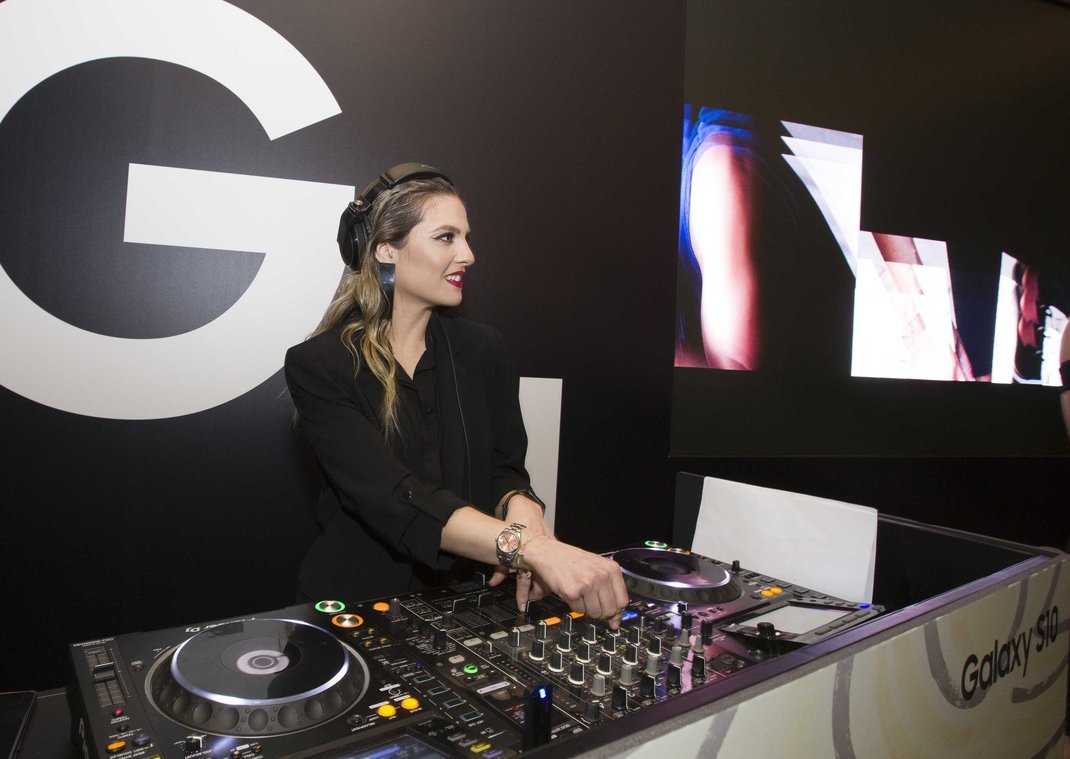 Η DJ Xenia Ghali διασκέδασε τους προσκεκλημένους με τις μουσικές της επιλογές