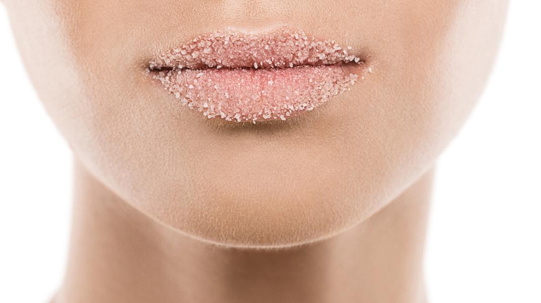 Lip Scrub/Shutterstock