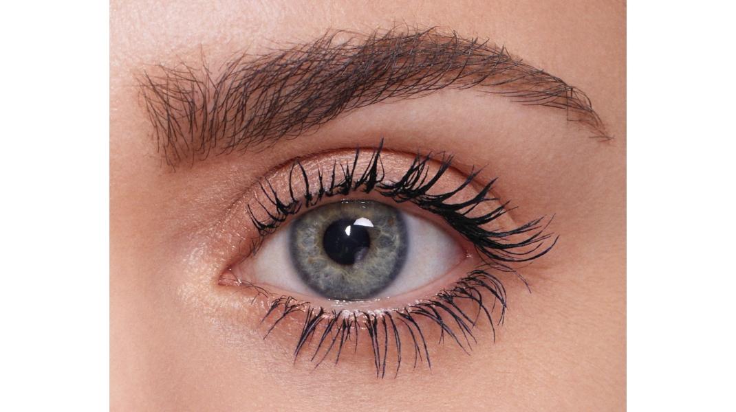 Εντυπωσιακό αποτέλεσμα με τη μάσκαρα ControlledChaos MascaraInk