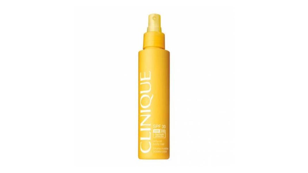 Clinique, Sun Brume Invisible Solaire Corps SPF 30/Δροσερό αντηλιακό για το σώμα σε υγρό σπρέι με μη-λιπαρή σύνθεση και υφή ελαίου που απορροφάται άμεσα για προστασία UVA/UVB.