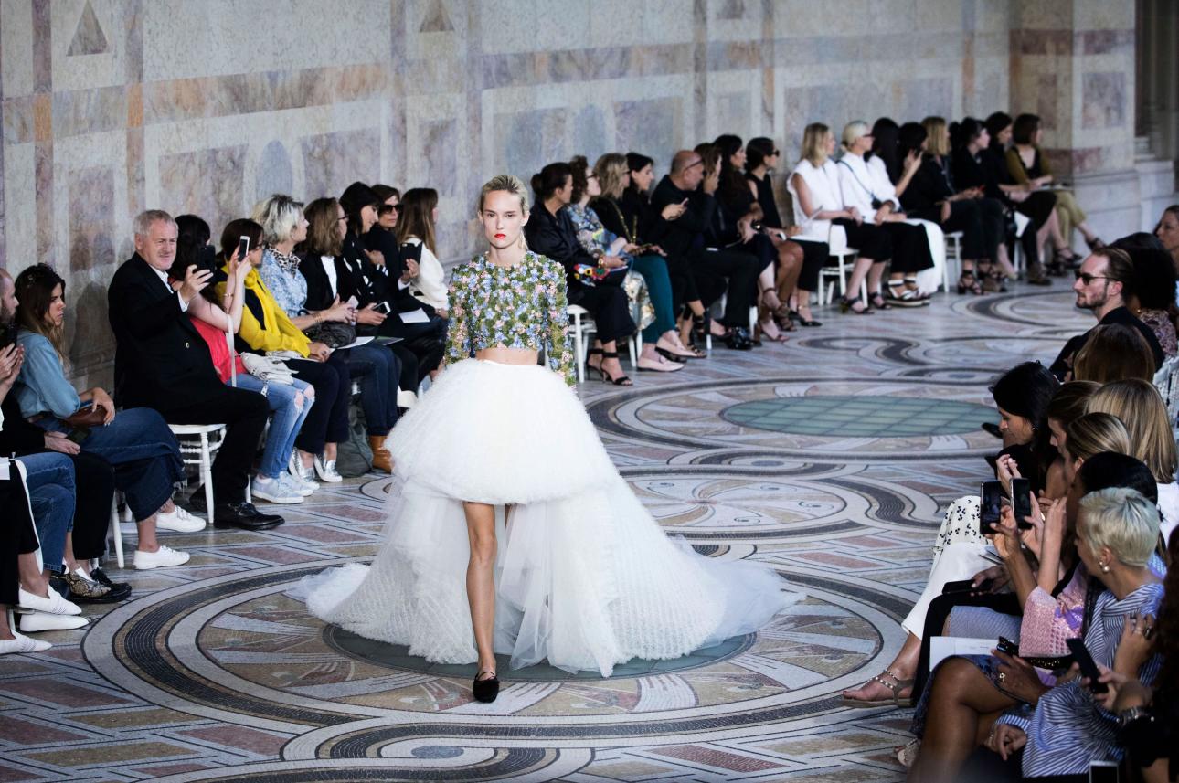 apimages /Giambattista Valli's Haute Couture Fall/Winter 2017/2018