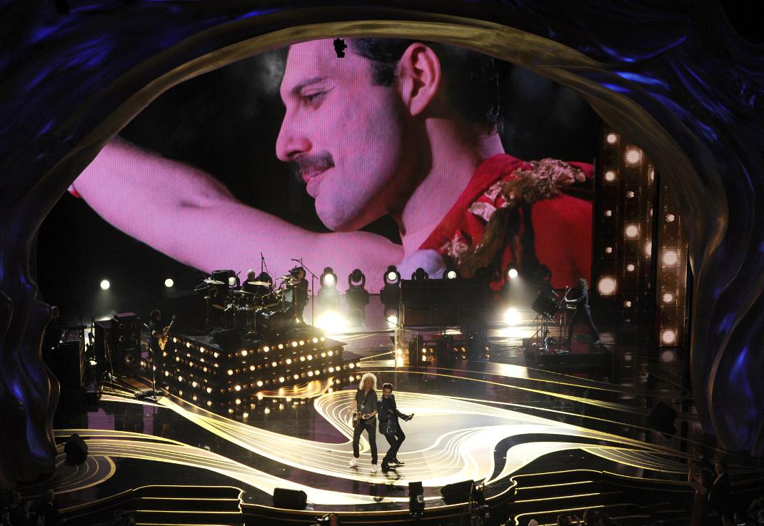 Αdam Lambert, Brian May/ AP Images