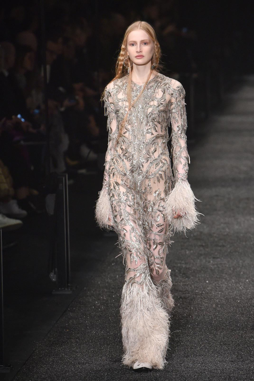 apimages /Alexander McQueen's Fall-Winter 2017/2018