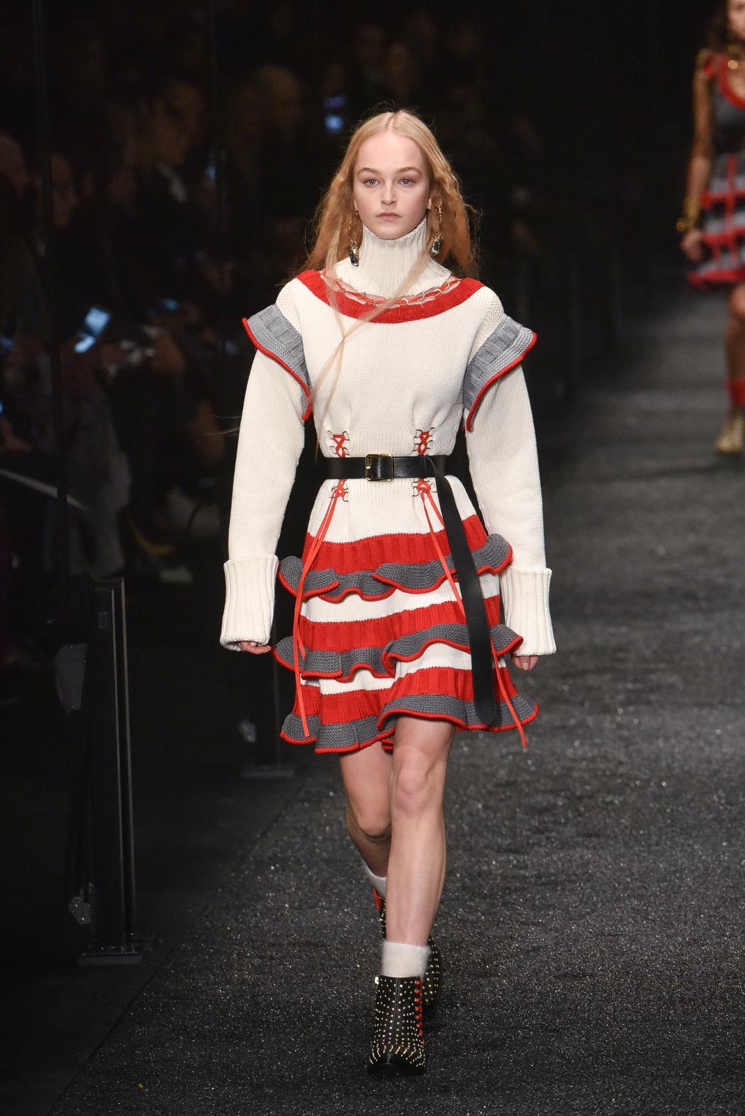 apimages /Alexander McQueen's Fall-Winter 2017/2018