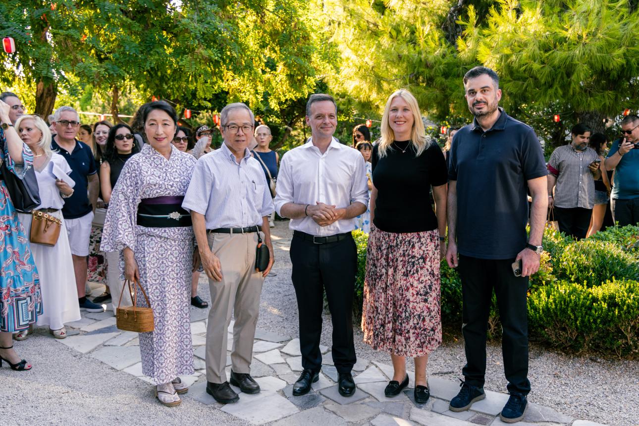 Από αριστερά προς δεξιά: ITO Misako, ITO Koichi, Πρέσβης της Ιαπωνίας στην Ελλάδα, Χάρης Δούκας, Δήμαρχος Αθηναίων, Janine Neuhaus, General Manager της JTI για Ελλάδα, Κύπρο, Μάλτα και Ισραήλ, Σίμος Σιδηρόπουλος, Corporate Affairs &amp; Communications Director της JTI Hellas
