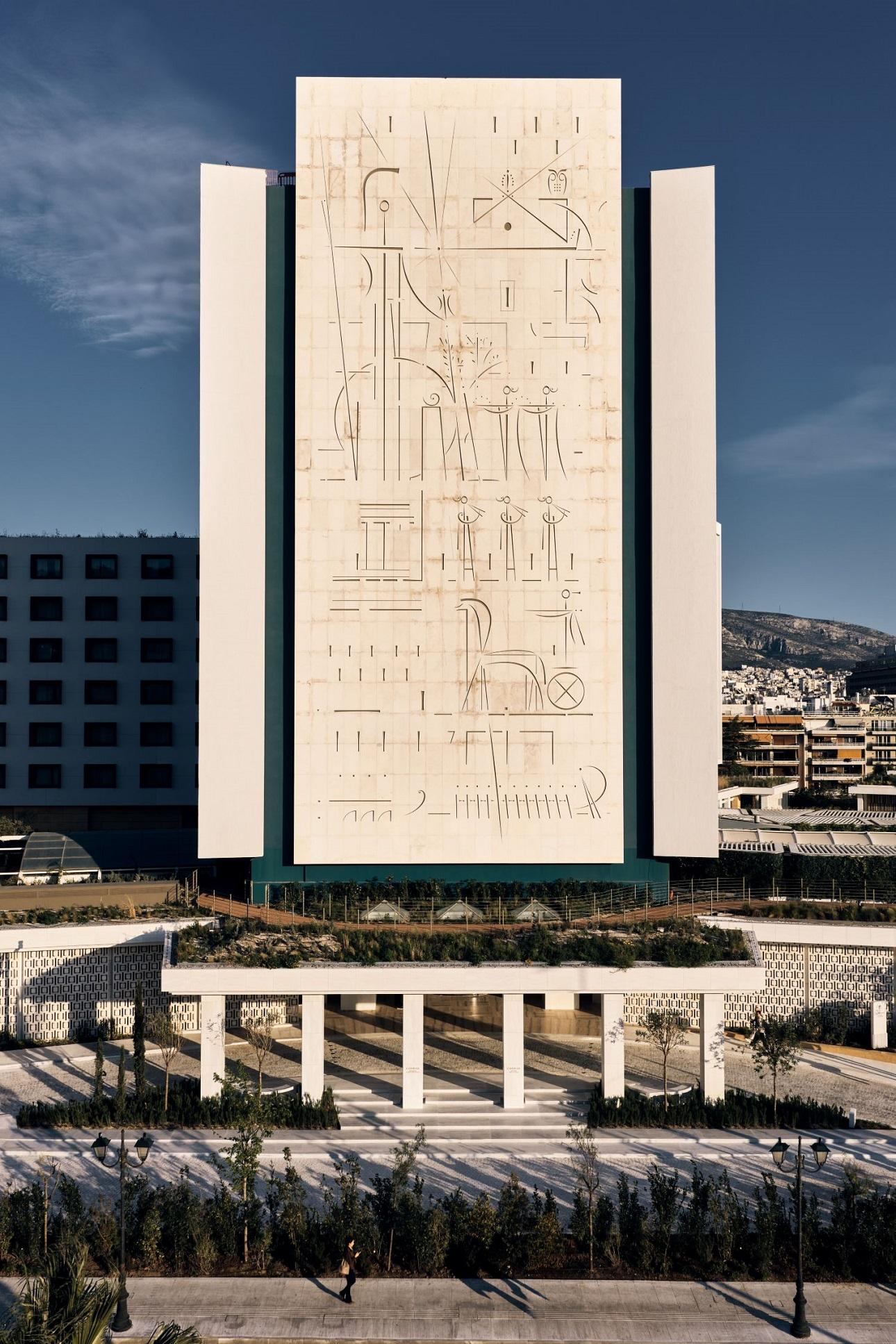 Η πρόσοψη της κεντρικής εισόδου του ξενοδοχείου