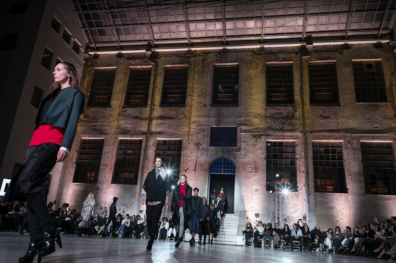 Το κλείσιμο από την πασαρέλα του Γιώργου Ελευθεριάδη/ NDP Photo Agency