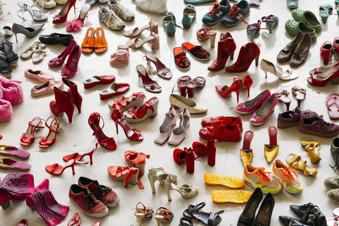 Έφη Σπύρου | IDENTITY IN BETWEEN, 2021 Παραγωγή: RUNONART NGO Project Concept \u2012 Σκηνοθεσία: Έφη Σπύρου Φωτογραφία: Παύλος Μαυρικίδης | Καλλιτέχνης: Μαριάννα Καβαλλιεράτου Φωτογράφος: Έμμα Λουίζ Χαραλάμπους, 2021